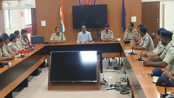 MP News Alert mode amid Indo-Pak tension police holidays cancelled all events under Section 163 cancelled in Indore MP News Alert mode amid Indo-Pak tension police holidays cancelled all events under Section 163 cancelled in Indore