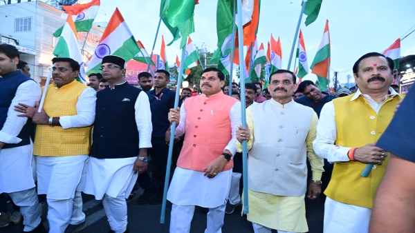 Tiranga Yatra in Bhopal Celebration of success of Operation Sindoor CM Mohan Yadav Tiranga Yatra in Bhopal Celebration of success of Operation Sindoor CM Mohan Yadav