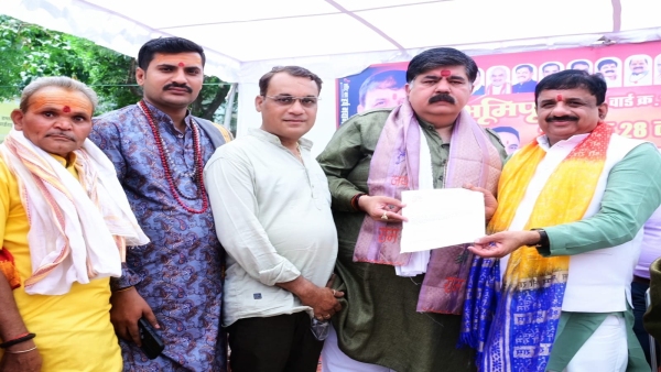 Sheetal Das ki bagiya has become a hub of love jihad Hindu Forum submitted a memorandum to the MP