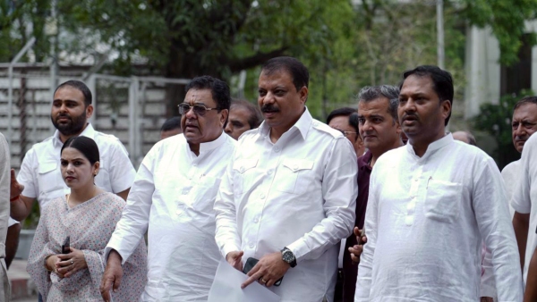 FIR against Jeetu Patwari s brothers Congress creates ruckus Umang Singhar submits memorandum to ADG