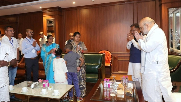 Amit Shah Meets Family of Akash Rao Giripunje