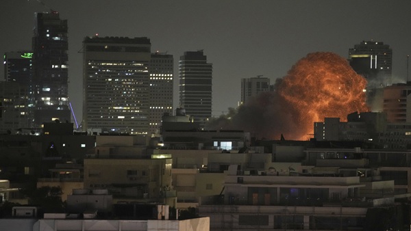Iranian missiles hit Israel s stock exchange building