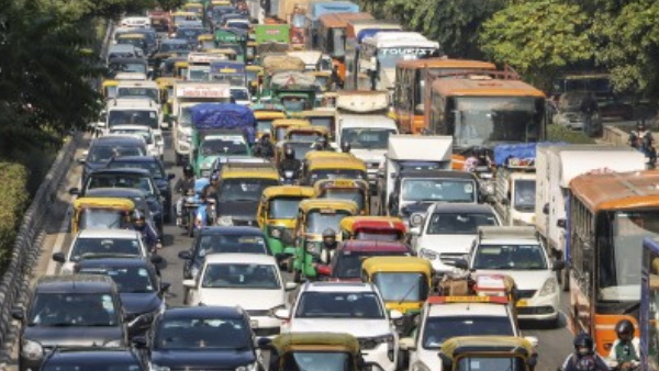 Old vehicles will not get petrol in Delhi Old vehicles will not get petrol in Delhi