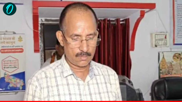 varanasi news nagar nigam clerk caught taking varanasi news nagar nigam clerk caught taking