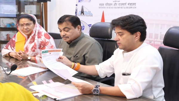 Gift to Gwalior-Chambal Approval to make NH-719 four lane Jyotiraditya Scindia and Nitin Gadkari Gift to Gwalior-Chambal Approval to make NH-719 four lane Jyotiraditya Scindia and Nitin Gadkari