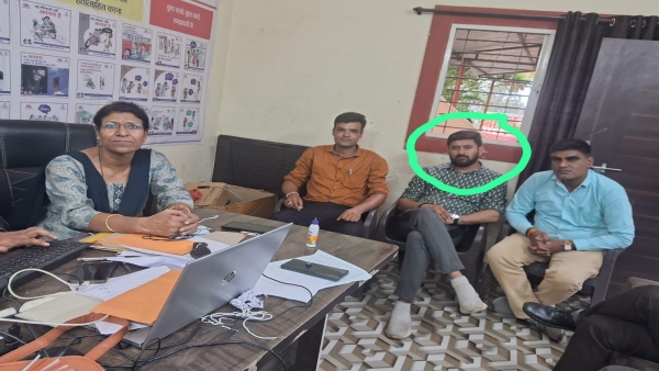 Lokayukta takes action Patwari Ujjwal Upadhyay arrested red handed taking bribe of Rs 9000