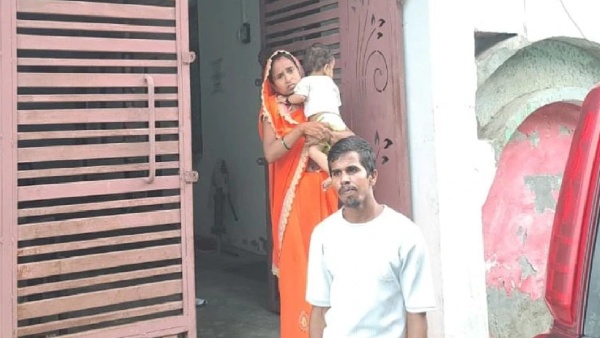 jhansi-news-kisht-do-patni-le-jao-bank-staff- jhansi-news-kisht-do-patni-le-jao-bank-staff-