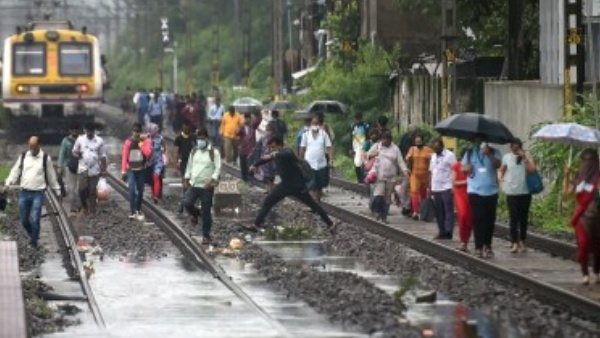 Mumbai local train
