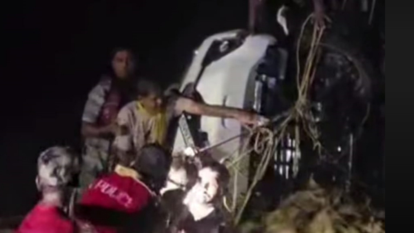 Uttarakhand Rivers streams heavy rains tourist Fortuner car swept away rain drain how lives saved