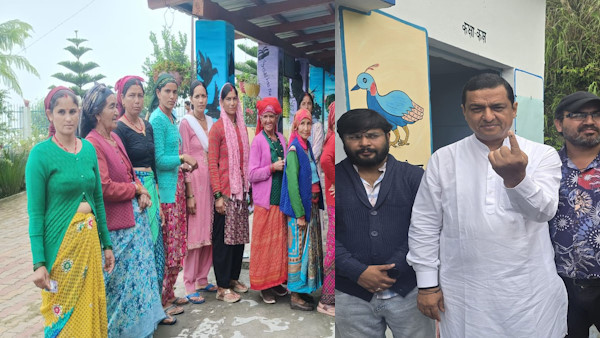 Panchayat elections 2025 Voting second phase continues 21 57 lakh voters decide 14751 candidates Panchayat elections 2025 Voting second phase continues 21 57 lakh voters decide 14751 candidates