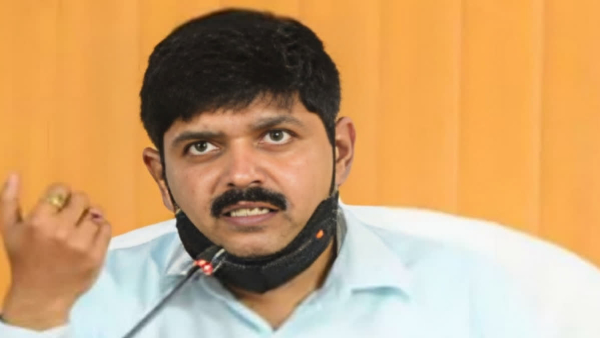 Uttarakhand IAS officer R Meenakshi Sundaram Case demanding money using photo pramukh sachiv