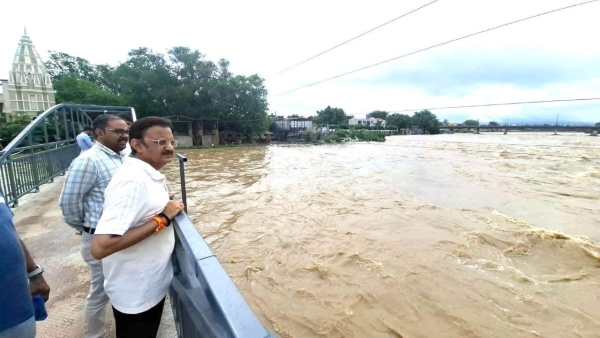 Rewa flooded Flood-like situation due to heavy rains Deputy CM Rajendra Shukla inspected Rani Talab