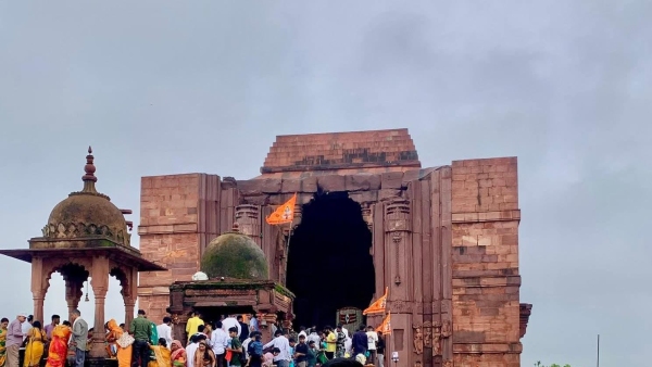 Bhopal Bhojpur Temple Crowds throng in the month of Saavan world s largest ancient Shivling Bhopal Bhojpur Temple Crowds throng in the month of Saavan world s largest ancient Shivling
