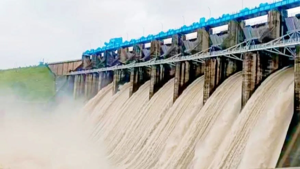 Rain havoc in Narmadapuram 817 mm rainfall water drained from Tawa Dam schools closed Rain havoc in Narmadapuram 817 mm rainfall water drained from Tawa Dam schools closed