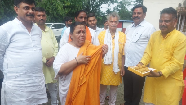 Malegaon Blast Sadhvi Pragya Singh gets clean chit celebration at Uma Bharti bungalow in Bhopal Malegaon Blast Sadhvi Pragya Singh gets clean chit celebration at Uma Bharti bungalow in Bhopal