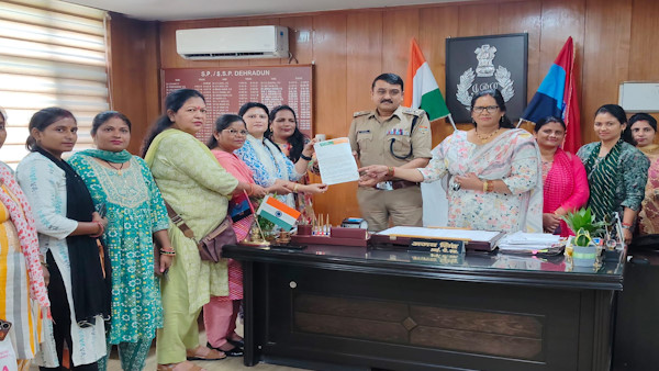 BJP filed case against Congress leaders who abused PM Modi his mother demanded action