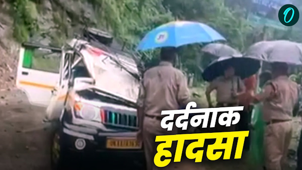 Uttarakhand news kotdwar Tragic accident boulder fell hill two people taxi died seven injured