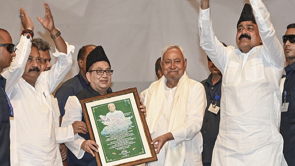 Nitish Kumar topi Madarsa