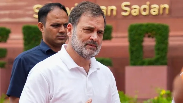 राहुल गांधी ने चुनाव आयोग-BJP पर लगाया वोट चोरी का आरोप