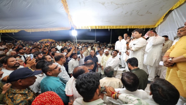Jyotiraditya Scindia reached flood-ravaged Lilwara spoke directly to the villagers in mp