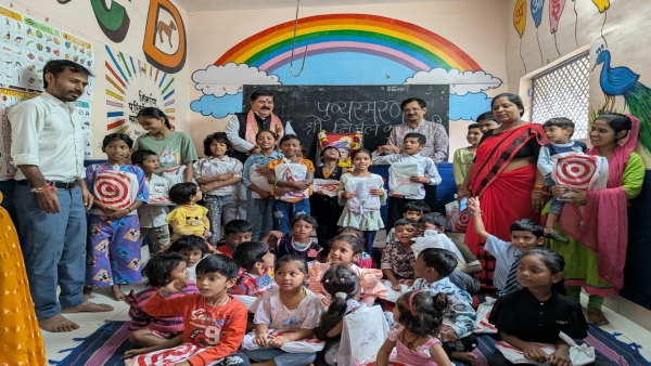 Death anniversary of Dada Nirmal Keswani Educational material tribute to children in Bhopal