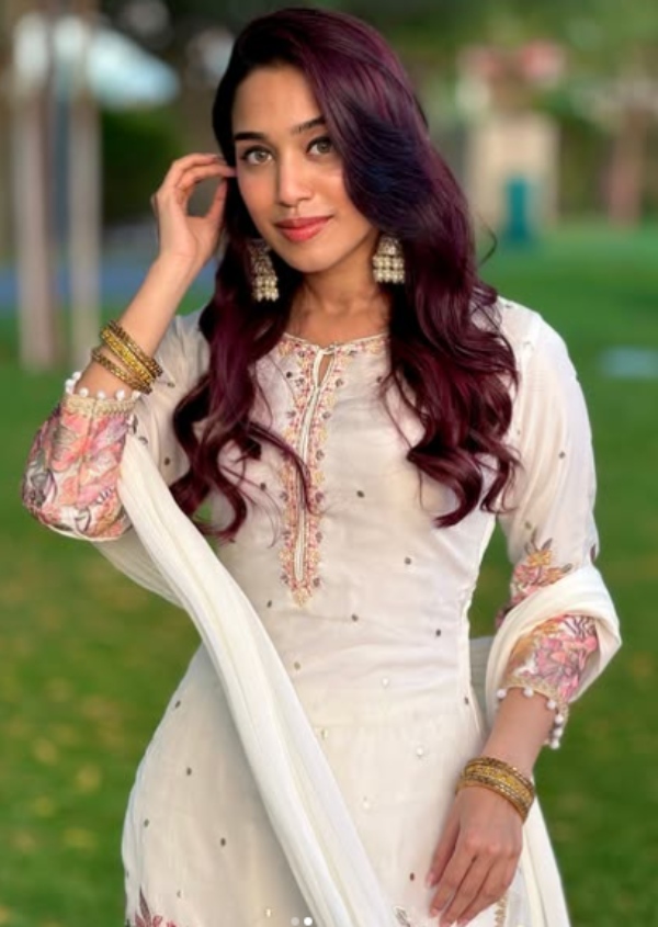 Who Is Zainab Roshan Who Is Zainab Roshan