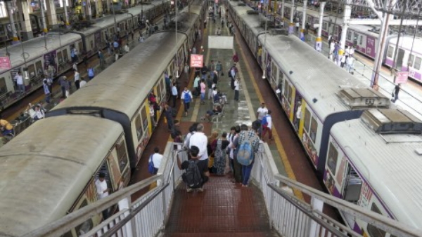 Mumbai local train