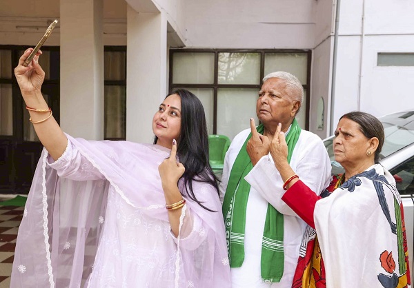 Rohini Acharya VS Tejashwi Yadav
