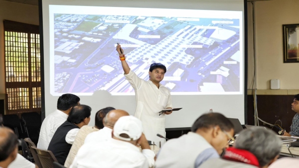 Jyotiraditya Scindia reviewed 11 major projects in Gwalior elevated road Ambedkar Dham and railway station