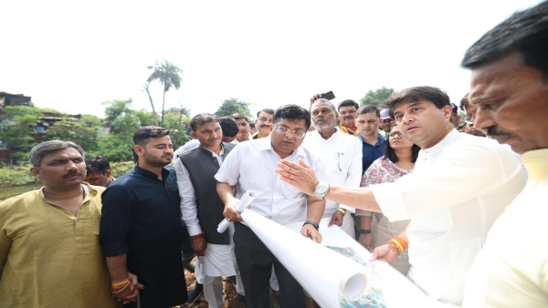 Jyotiraditya Scindia reviewed 11 major projects in Gwalior elevated road Ambedkar Dham and railway station
