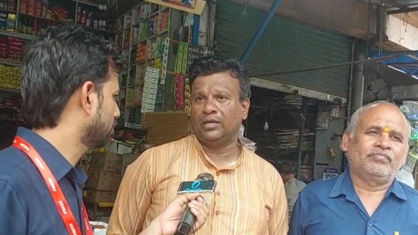 Appeal by PM Narendra Modi and MP grocery traders put up Swadeshi boards at their shops Appeal by PM Narendra Modi and MP grocery traders put up Swadeshi boards at their shops