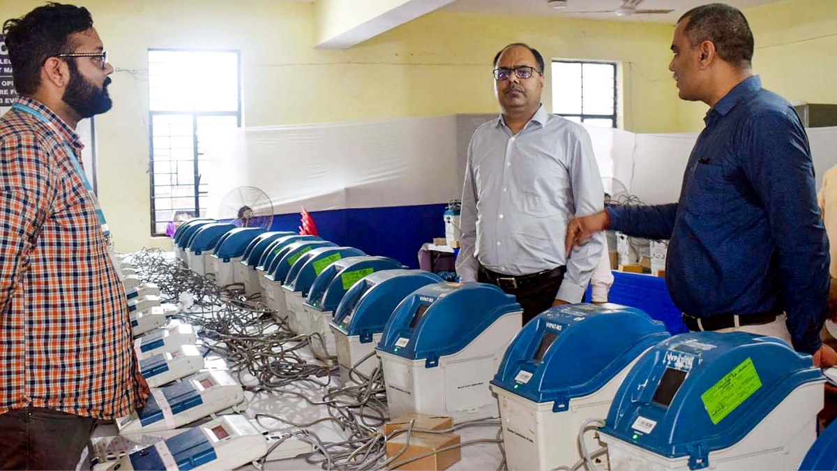Bihar Final Voter List: बिहार मतदाता सूची पर नहीं थम रहा विवाद, महागठबंधन ने शुरू किया वैरिफिकेशन कैंपेन