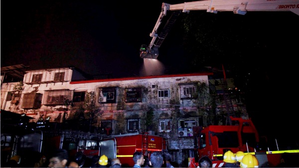 mumbai-cuffe-parade-chawl-fire-one-dead