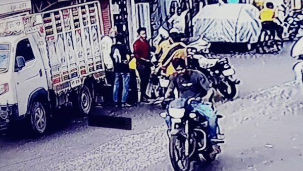 young DJ was shot in broad daylight in Satna at mp Bajraha Tola opened fire after a dispute young DJ was shot in broad daylight in Satna at mp Bajraha Tola opened fire after a dispute