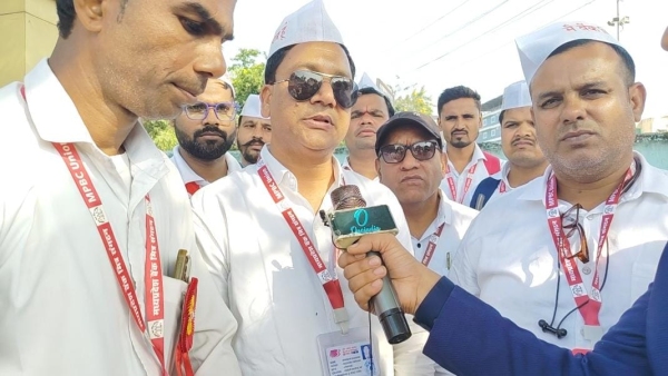 Mahakranti of Bank Mitras in MP Narayan Tiwari and District President Navrang Patel demanded Mahakranti of Bank Mitras in MP Narayan Tiwari and District President Navrang Patel demanded