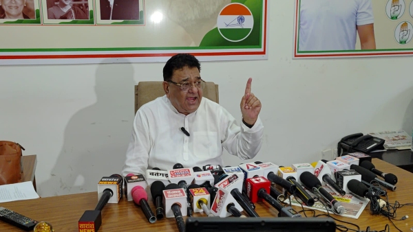 MP farmers pockets empty Diwali dull 80 families left scratching their heads - Former Minister Mukesh Nayak