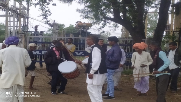 MP cancels 10-hour power cut for farmers welcomes CM Mohan Yadav with dandiya dance MP cancels 10-hour power cut for farmers welcomes CM Mohan Yadav with dandiya dance