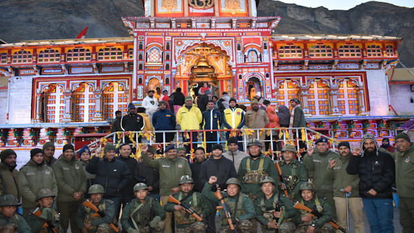 Delhi blast Security beefed up badrinath Dham flag march carried out by police army BDS Delhi blast Security beefed up badrinath Dham flag march carried out by police army BDS