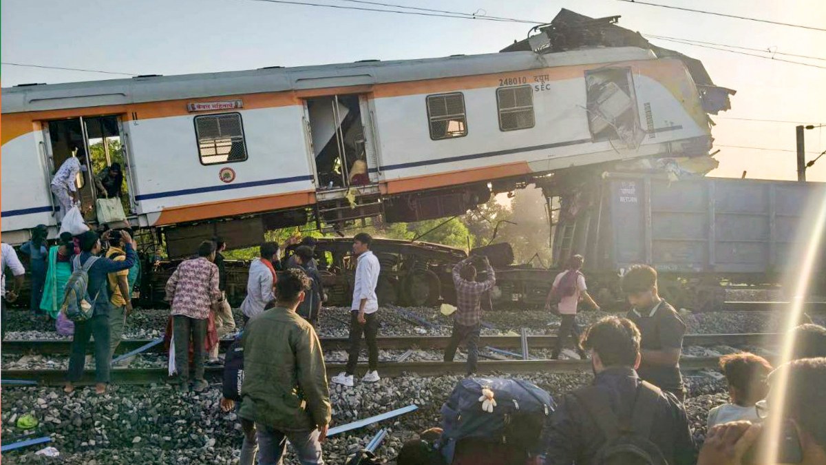 Bilaspur Train Accident: बिलासपुर में ट्रेन हादसे में अब तक 5 की मौत, रेलवे ने किया मुआवजे का ऐलान | Chhattisgarh Bilaspur Train Accident 5 Dead, 14 Injured Railways Announce Ex-Gratia news