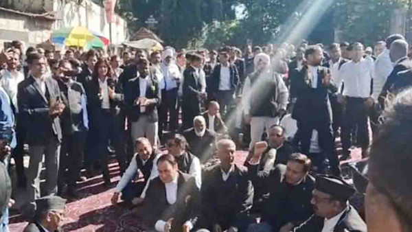 Dehradun News Lawyers streets protest against government something different how Dehradun News Lawyers streets protest against government something different how