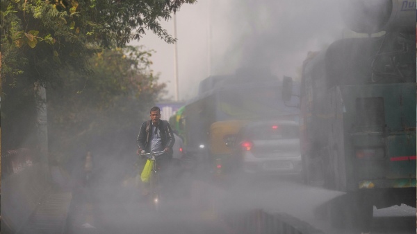 delhi-aqi-air-turns-hazardous-smog-covers-region