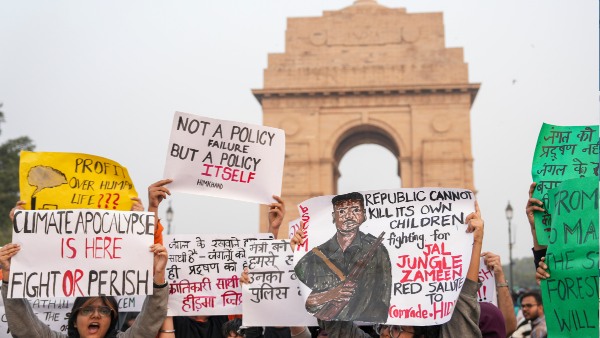 delhi-aqi-toxic-air-quality-crosses-400-mark delhi-aqi-toxic-air-quality-crosses-400-mark