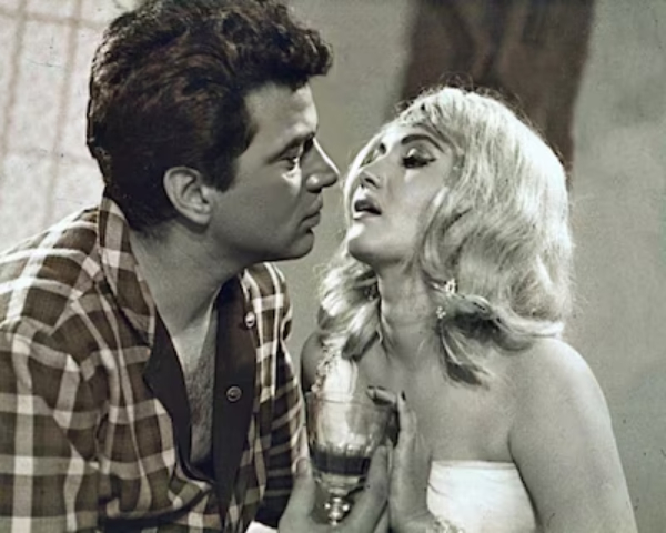 Dharmendra Kissing Scene Dharmendra Kissing Scene