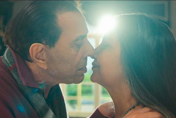 Dharmendra Kissing Scene Dharmendra Kissing Scene