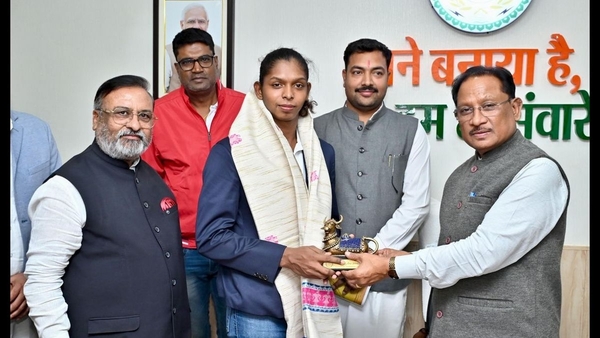 Sanju Devi Honoured by Chief Minister Sanju Devi Honoured by Chief Minister
