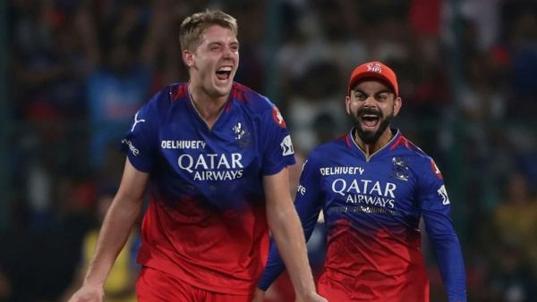 cameron green with virat kohli