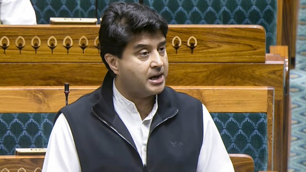 sanchar-saathi-app-surveillance-allegations-jyotiraditya-scindia sanchar-saathi-app-surveillance-allegations-jyotiraditya-scindia