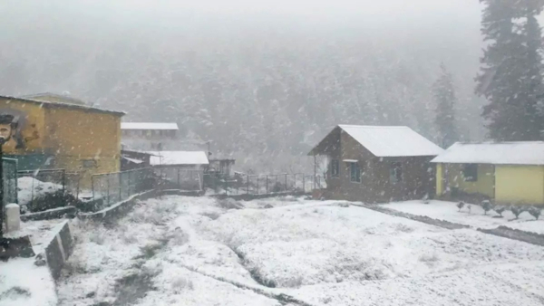 Uttarakhand Weather Water freezes mountains dense fog plains spell dry cold know when where snowfall alert Uttarakhand Weather Water freezes mountains dense fog plains spell dry cold know when where snowfall alert
