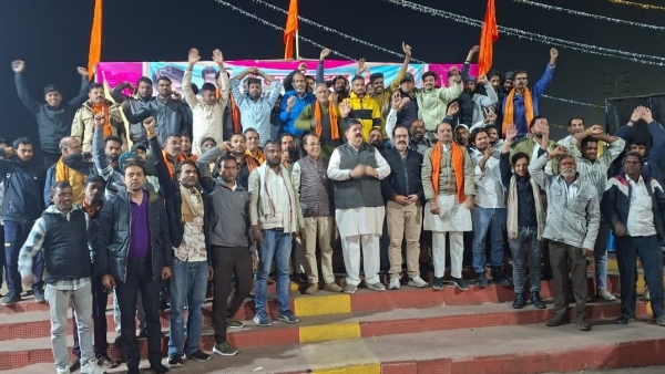 Jai Shri Ram proclamation echoed in Sheetal Das garden Hanuman Chalisa recitation