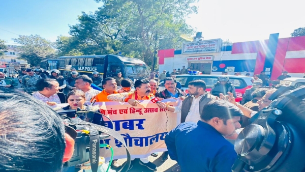 Protest in Bhopal over foundation of Babri Masjid in Bengal Hindu organizations mosque Babur Protest in Bhopal over foundation of Babri Masjid in Bengal Hindu organizations mosque Babur